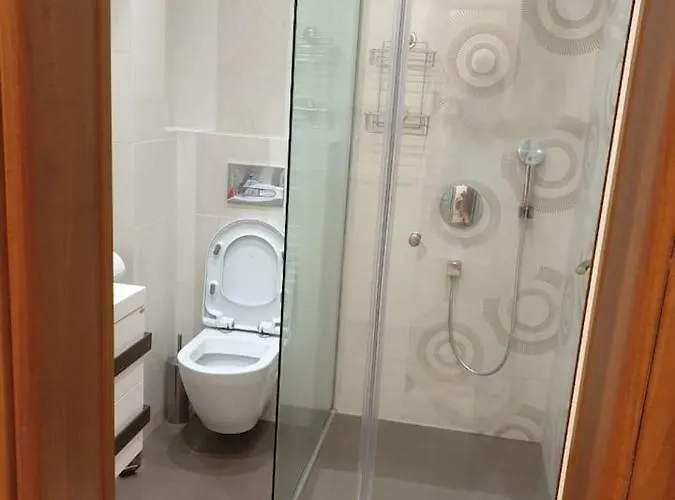 Luxury 2 Bedroom,2 Bathroom ,free Parking *