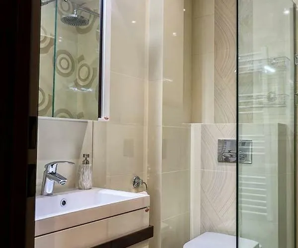 Luxury 2 Bedroom,2 Bathroom ,free Parking