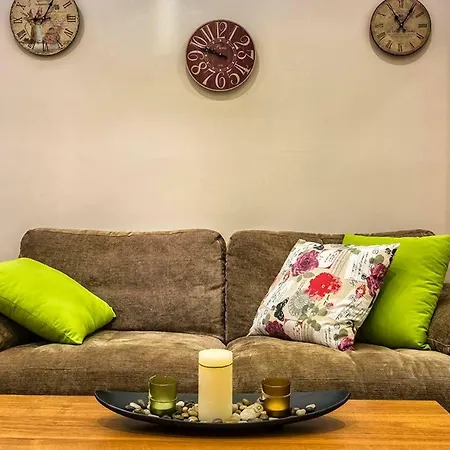 Luxury 2 Bedroom,2 Bathroom ,free Parking *