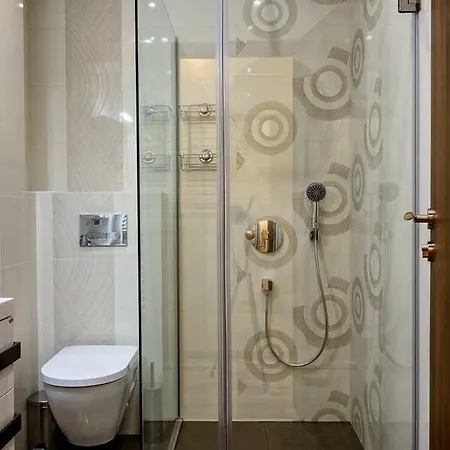 Luxury 2 Bedroom,2 Bathroom ,free Parking