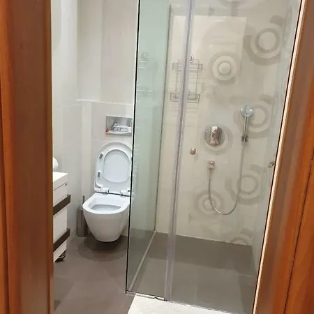 Luxury 2 Bedroom,2 Bathroom ,free Parking *