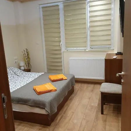 Luxury 2 Bedroom,2 Bathroom ,free Parking *