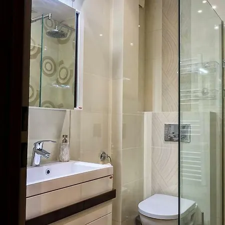 Luxury 2 Bedroom,2 Bathroom ,free Parking