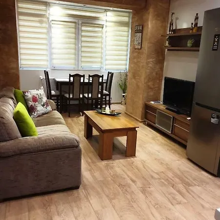 Luxury 2 Bedroom,2 Bathroom ,free Parking