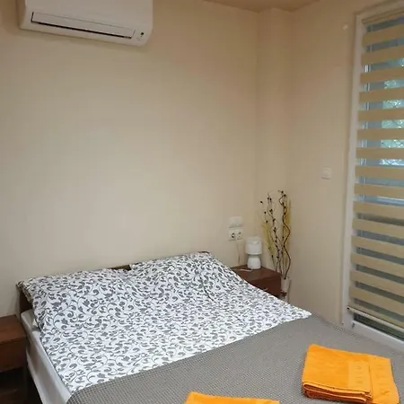 Apartment Luxury 2 Bedroom,2 Bathroom ,free Parking *