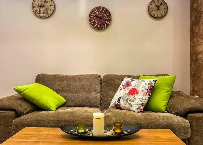 Luxury 2 Bedroom,2 Bathroom ,free Parking *