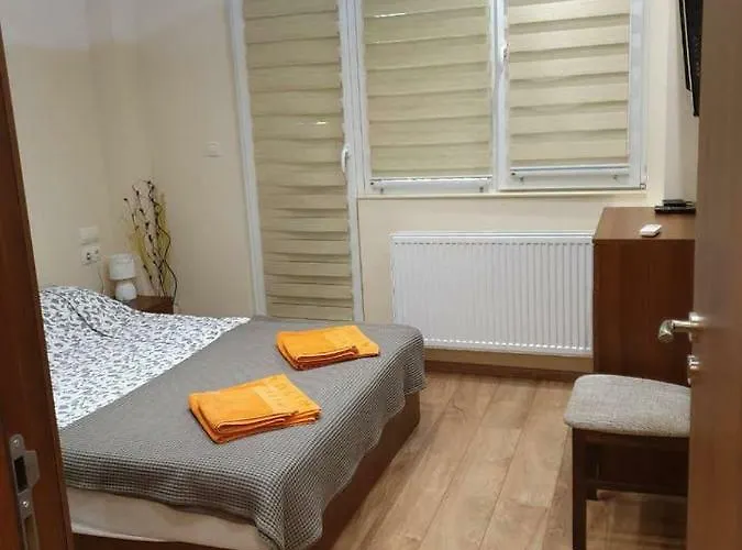 Luxury 2 Bedroom,2 Bathroom ,free Parking *