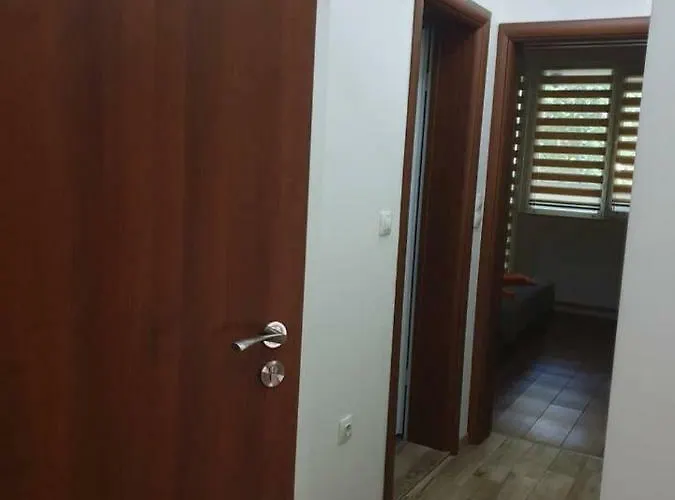 Luxury 2 Bedroom,2 Bathroom ,free Parking 公寓