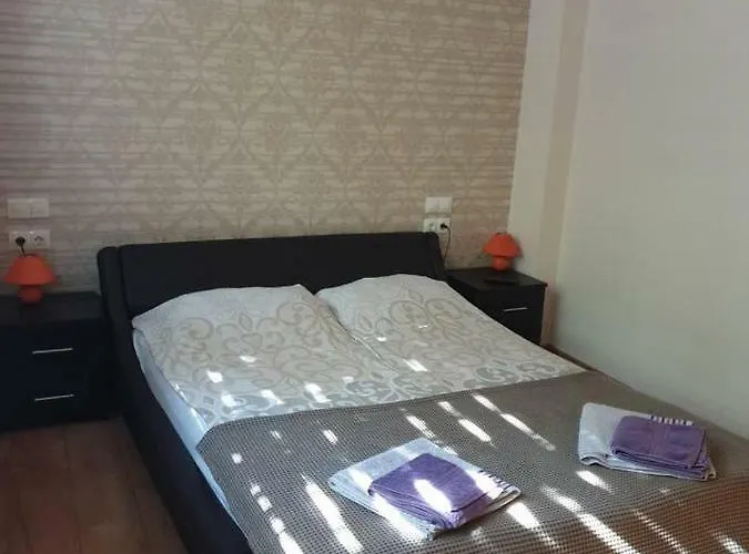 Luxury 2 Bedroom,2 Bathroom ,free Parking