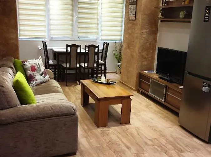 Luxury 2 Bedroom,2 Bathroom ,free Parking